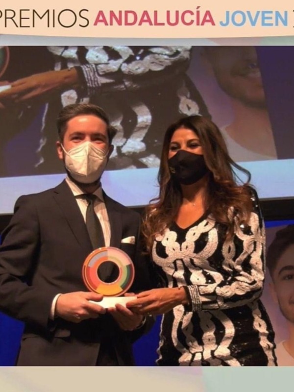 Manuel Mena Bravo recibe el PREMIO ANDALUCÍA JOVEN 2021