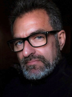 Las mejores fotos de Manolo Olmedo en el libro “Gran Poder de Sevilla”, de los libros más vendidos en Reyes 