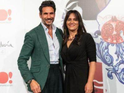 Oscar Higares con su pareja, Sandra, madre de sus hijas.