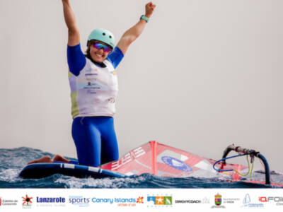 Pilar Lamadrid estrena a lo grande los iQFoil International Games 2022