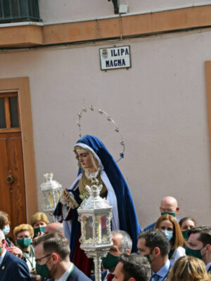 Así fue la procesión de regreso a su capilla de los Titulares de la Vera-cruz de Alcalá del Río.