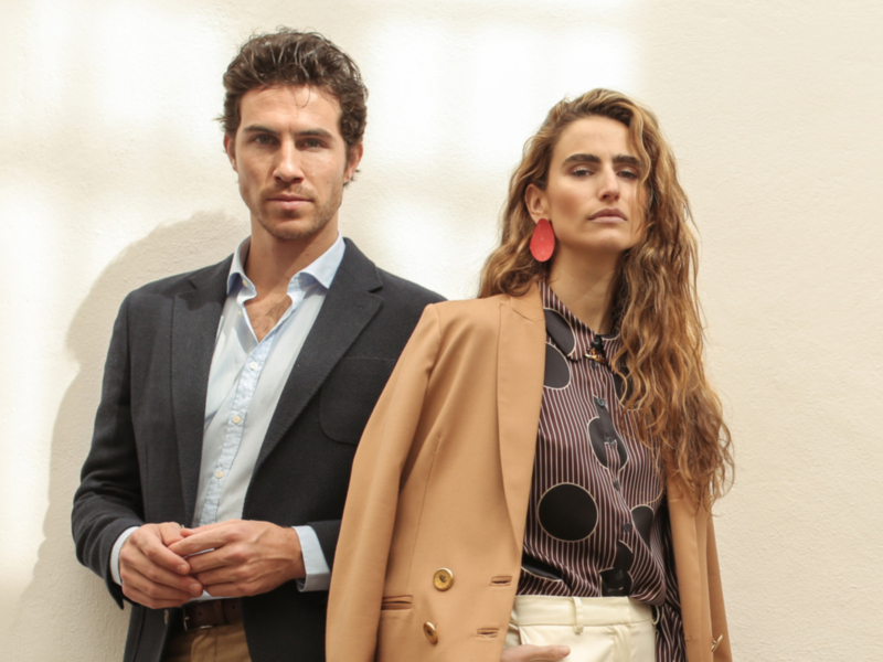 Alejandra Domínguez, novia de Enrique Solis y Beltrán Lozano, la atractiva pareja que marca estilo esta primavera 