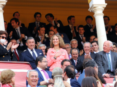La Infanta Elena y su hija Victoria Federica primera aparición en Sevilla tras visitar al Rey emérito en Abu Dabi