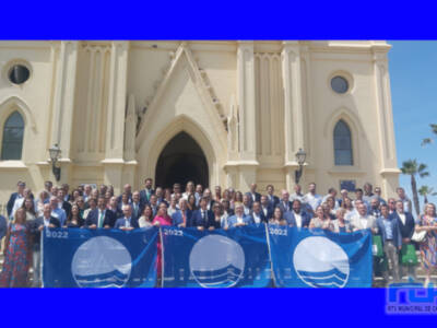 El claustro del Santuario de Regla ha sido hoy escenario de la entrega de Banderas Azules a los municipios andaluces