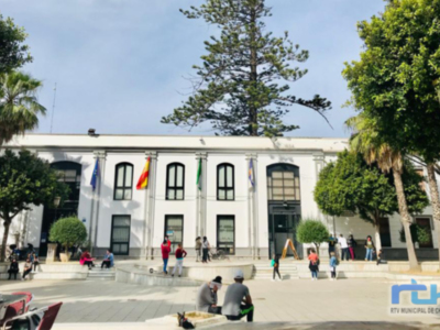 El Ayuntamiento de Chipiona ha publicado un bando en el que insiste a los establecimientos comerciales y hosteleros en mantener los accesos públicos