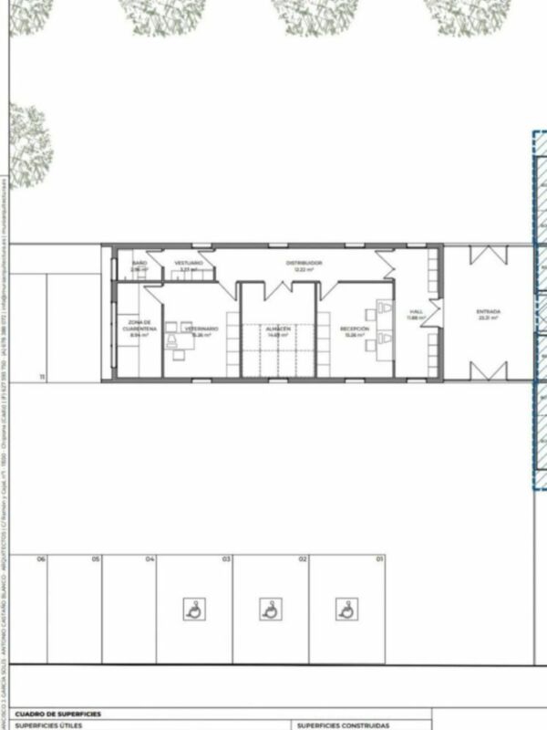 Plano arquitectónico de una planta baja con áreas de recepción, distribuidor, almacén y zonas de cuarentena.