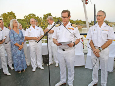 Oración al ocaso cantada en el barco Luna de Macarena por la Onomástica del Carmen