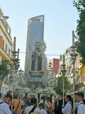 Procesión Marinera de la Virgen del Carmen del Puente de Triana