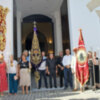 La Hermandad de Jesús de Alcalá del Río hizo entrega de  la medalla e insignia de la Hermandad a los peregrinos de la romería de San Benito Abad.