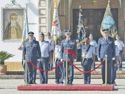  El coronel Javier Elvira Serrano sustituye al coronel Alejandro Zamorano como titular de esta Unidad Aérea del Ejército en Sevilla