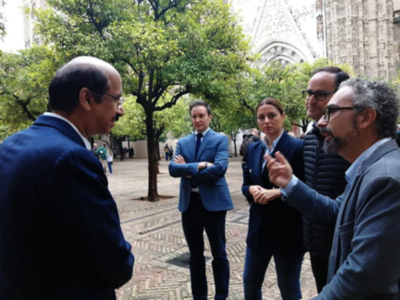 Una delegación de Emirato Árabes Unidos visita la Catedral hispalense