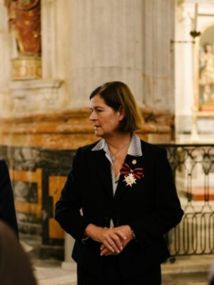Concepción Mejías Márquez condecorada como Dama de la Pontificia Orden Ecuestre de San Silvestre Papa