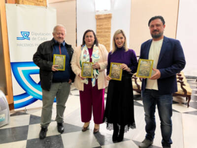 ‘Cádiz. Tierra con Memoria’, de Juan Miguel Baquero, documenta las intervenciones que han sacado a la luz las fosas del franquismo