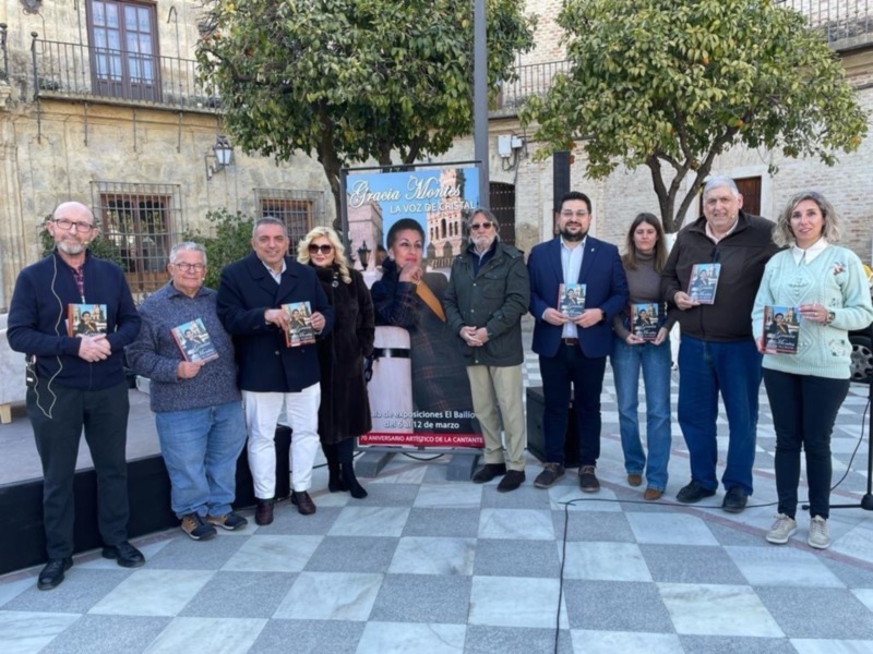 La Plaza de España de Lora del Río acoge el acto de presentación oficial del libro ‘Gracia Montes, la voz de cristal’