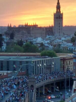 Atardecer en el puente de San Bernardo, Sevilla.