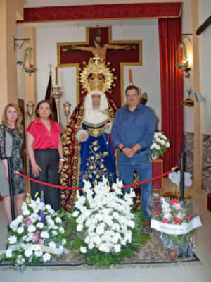 Tres saetas sentida en el Besamanos de la santísima Virgen de la Fe y Entrega del barrio de la Salle
