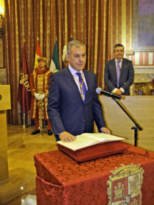 Así fue el pleno de investidura del nuevo regidor del Ayuntamiento de Sevilla.