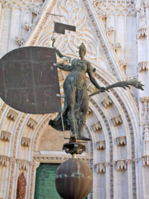 Durante el primer semestre del año, más de 100.00 personas han visitado la Catedral, la Giralda y la Iglesia del Salvador