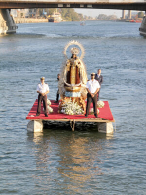 Procesión fluvial de la virgen del Carmen del Puente de Triana