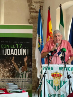 Miguel Gallardo presentó en Chipiona el libro Con el 17…Joaquín que fue todo un  éxito .Vídeo 