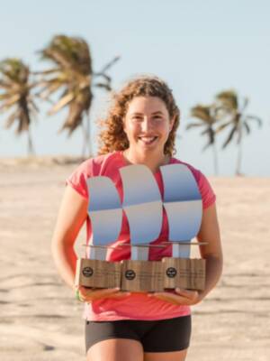 Nía Suardíaz se exhibe en el Circuito Mundial de wingfoil