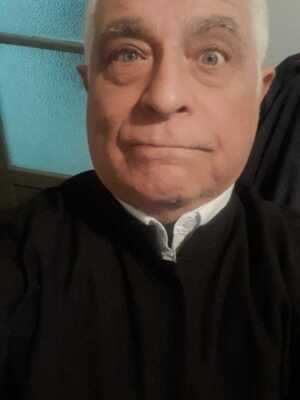 Miguel Caiceo interpreta a un sacerdote en “El marqués”  la serie de Mediaset 