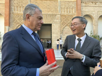 El alcalde de Sevilla recibe al embajador de China en España*