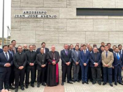 El arzobispo emérito monseñor Asenjo Pelegrina ya tiene una calle en Sevilla