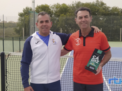 Manuel Massip se clasifica para la fase final del Campeonato de Andalucía de Tenis de Veteranos tras imponerse en la provincial