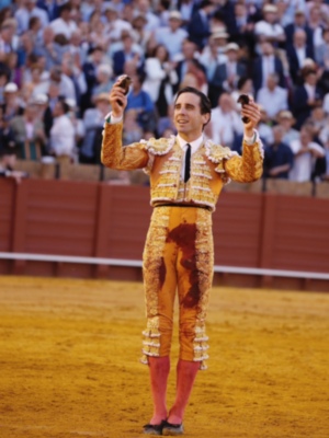 Juan Ortega hace una gran faena y corta dos orejas y Luque consigue una en la novena de abono