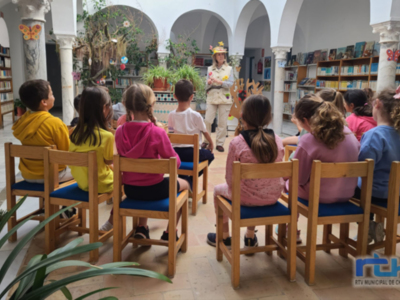 Comienzan cinco días de cuentacuentos en la biblioteca municipal de Chipiona dentro de los actos del Día del Libro