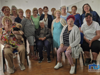 Personas usuarias del Centro Social de las Personas Mayores se suman a la conmemoración del Día del Libro con una lectura de poemas   