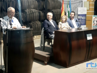 Juan Luis Naval y María Rosa Cadierno presentaron el viernes ‘La Pintura y el Arte en Chipiona’, una referencia sobre esa materia en la localidad 