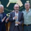 Francisco Correal recibió su premio Habecu de la Guardia Civil 