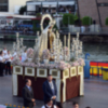 El Carmen del Puente celebra su XV procesión fluvial y recorre Triana