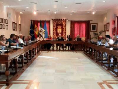 La Corporación chipionera acuerda modificar el contrato de gestión de servicio público de recogida y transporte de residuos sólidos urbanos 