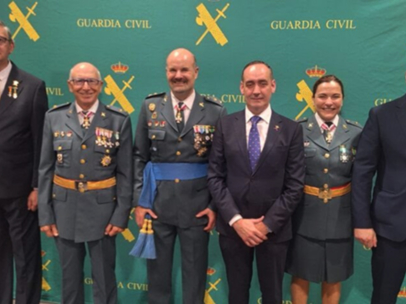 La Orden Cívico Militar de los Reales Tercios de España participa en la festividad de la Virgen del Pilar en Gijón.