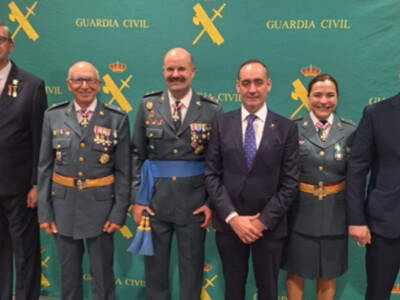  La Orden Cívico Militar de los Reales Tercios de España participa en la festividad de la Virgen del Pilar en Gijón.