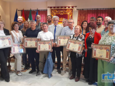 Ocho docentes que llegaron a su jubilación el pasado curso reciben el homenaje de la comunidad educativa chipionera 