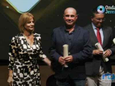 Radio Chipiona recibe un reconocimiento por su trayectoria en el 40 aniversario de las emisoras municipales y comunitarias de Andalucía 