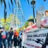Celebrada la manifestación organizada por FACUA Cádiz contra Grupo Promar por exigir un sobreprecio a los compradores de unas viviendas en Chipiona