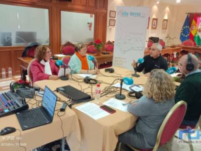 Mayores de Chipiona se convierten en periodistas en el programa final del taller realizado por Radio Chipiona y EMA-RTV