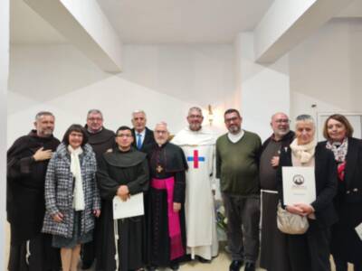 El alcalde de Chipiona Luis Mario Aparcero en Tánger con el rector del Santuario,al inicio del proceso de beatificación del Padre José Lerchundi