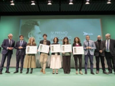  La reivindicación del "periodismo honesto" y el "compromiso con la verdad", donde "la IP (integridad periodística) gana a la IA