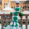 “Andalucía es blanca y verde” y celebra su día vestida de flamenca