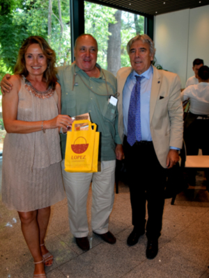 Desde 1928 promoviendo la elegancia,los Amigos de la Capa celebran su legado en Sevilla
