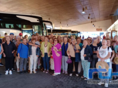 Usuarios del Centro Social de las Personas Mayores de Chipiona participan en una jornada de convivencia en el Coto de La Isleta