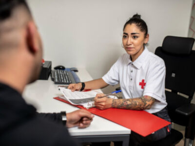 Cruz Roja quiere ‘colarse’ en las cenas de empresa para ayudar a miles de personas vulnerables en Andalucía