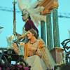Devoción y tradición acompañan la salida procesional de la Hermandad de la Piedad en el barrio sevillano de Las Avenidas