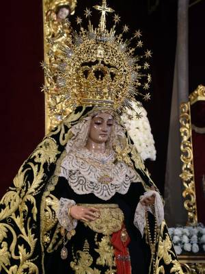 Alcalá del Río se sumerge en el recogimiento ante Nuestra Señora de los Dolores en su Soledad Coronada 